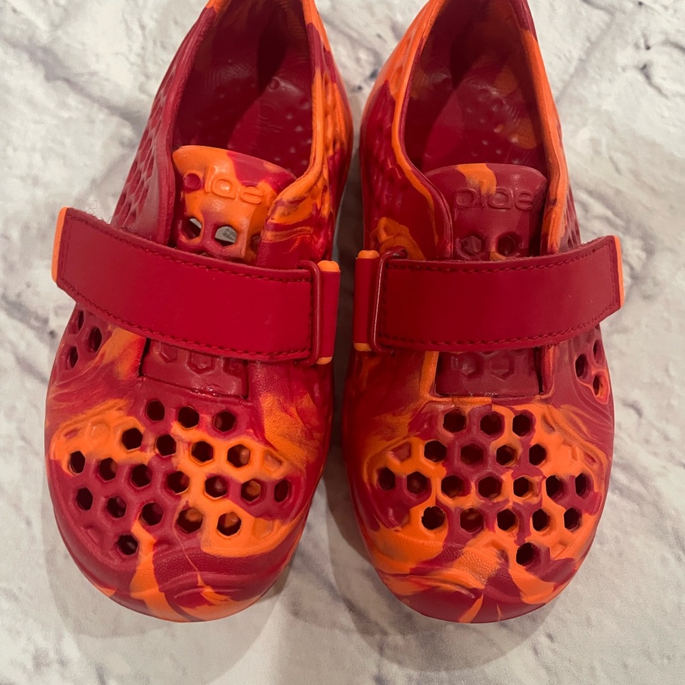 Plae Mimo Kids Unisex Passionate Orange Water Shoes Size 8 NWOT